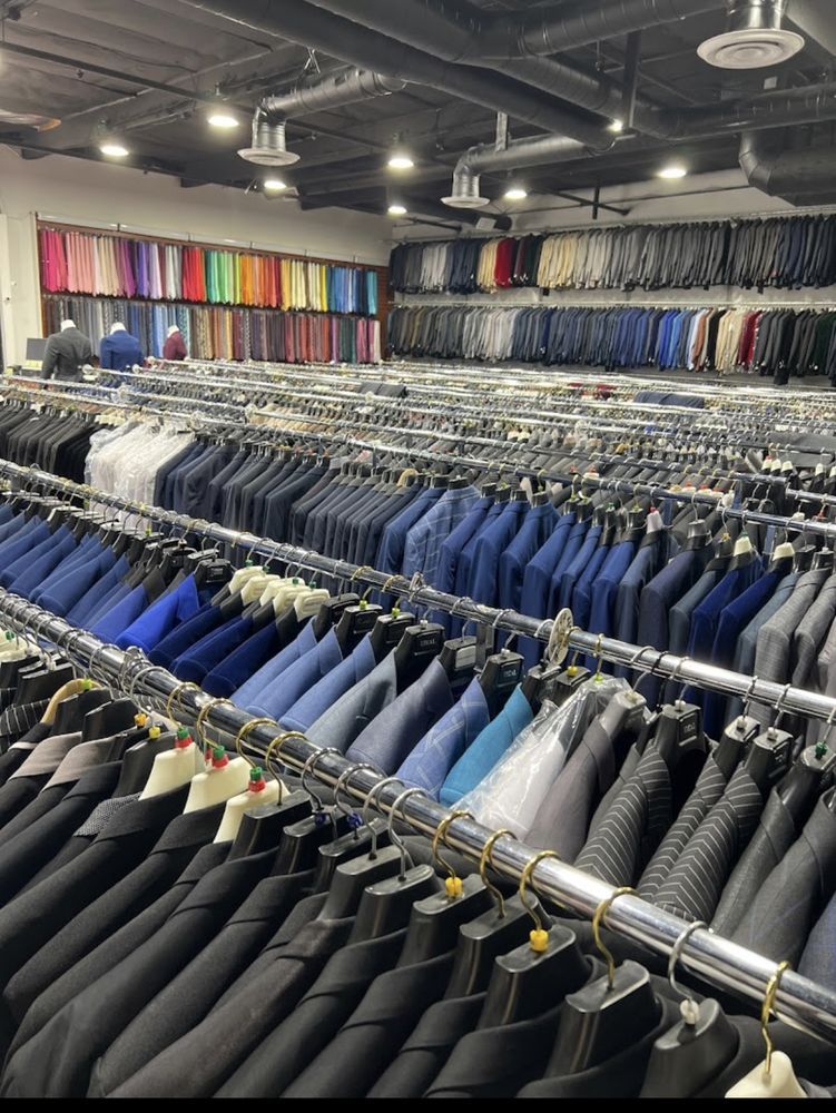 Men's Suit & Tux gallery photo